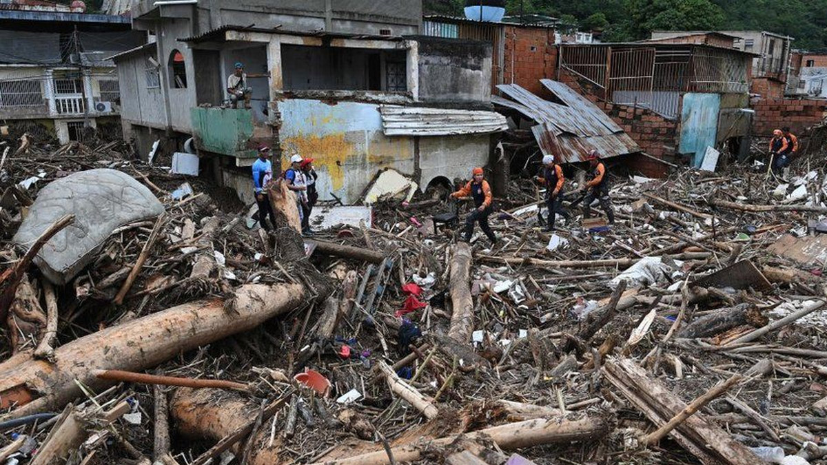 भेनेजुएला पहिरोमा परी ३६ को मृत्यु